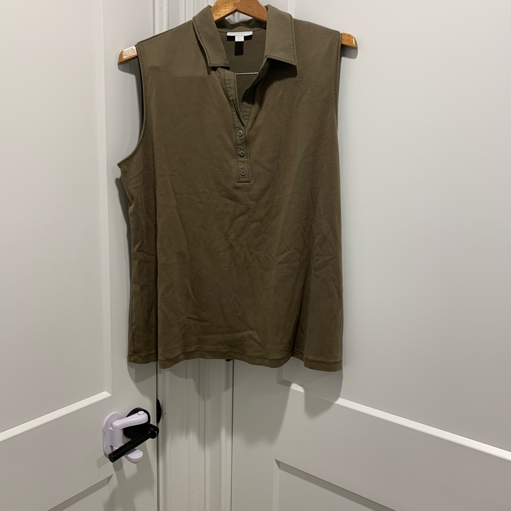 Collar sleeveless polo shirt in great condition